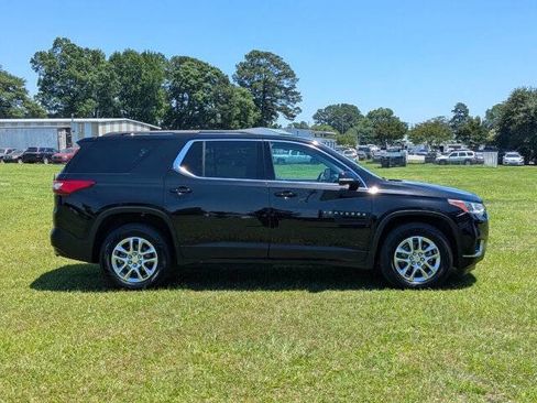 Used 2020 Chevrolet Traverse LT FWD image 2