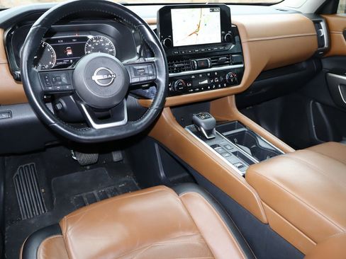 Used 2022 Nissan Pathfinder Platinum FWD image 5