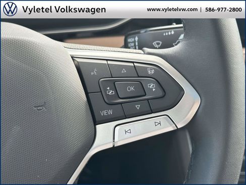 Certified 2025 Volkswagen Jetta SEL image 25