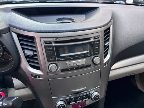 Used 2013 Subaru Outback 2.5i Premium AWD/4WD image 16