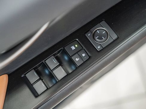 Used 2019 Lexus UX 200 w/ Premium Package FWD image 39