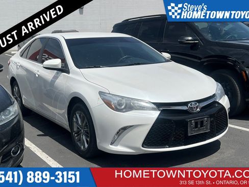 Used 2017 Toyota Camry SE FWD image 1