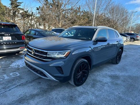 Used 2022 Volkswagen Atlas Cross Sport SE image 3