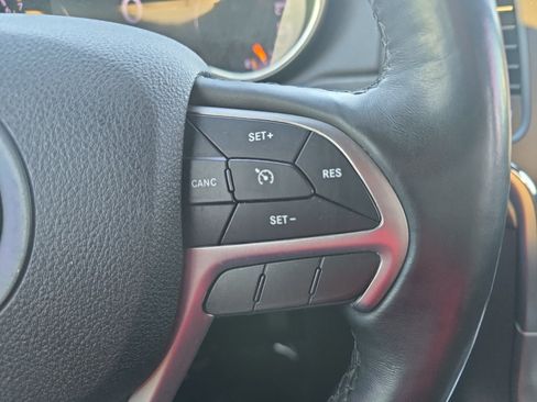 Used 2018 Jeep Grand Cherokee Altitude RWD image 23