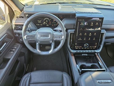 Used 2025 GMC Yukon XL Denali image 5