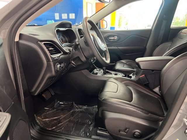 Used 2022 Jeep Cherokee Trailhawk AWD/4WD image 16