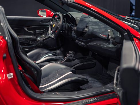 Used 2020 Ferrari 488 Pista Spider RWD image 40