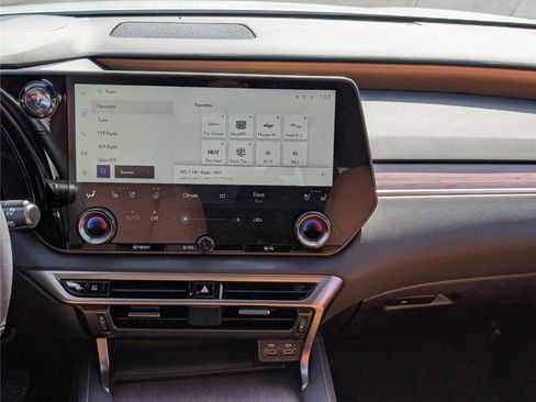 Used 2024 Lexus RX 350 w/ Convenience Package image 18