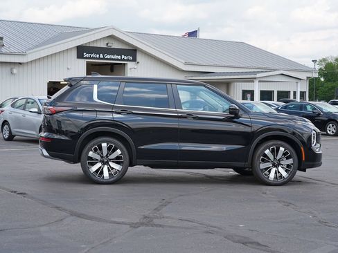 New 2026 Mitsubishi Outlander SE AWD/4WD image 2