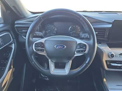 Used 2023 Ford Explorer XLT image 13