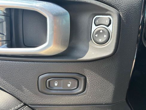 Used 2022 Jeep Wrangler Unlimited Sahara w/ LED Lighting Group AWD/4WD image 14