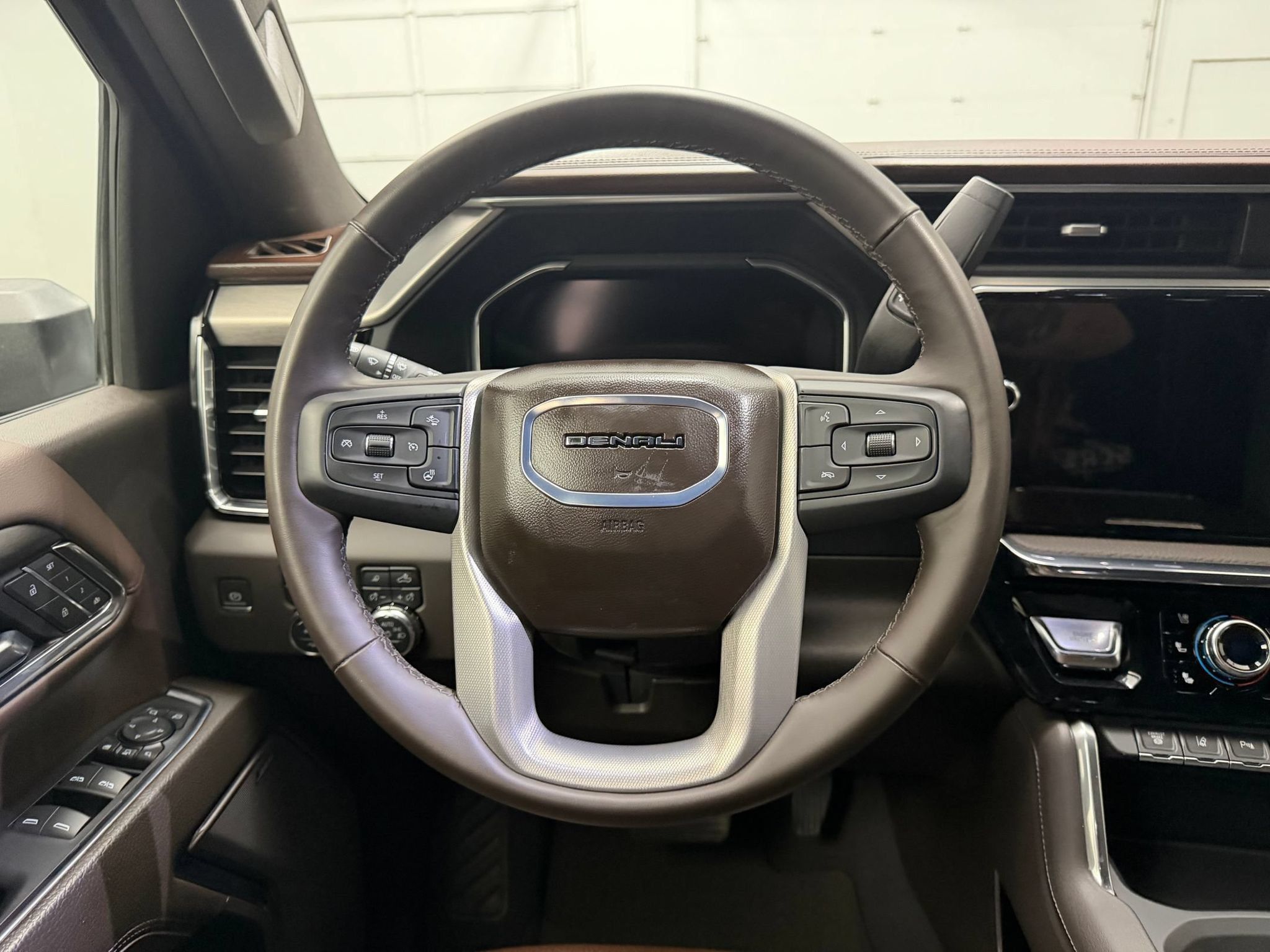 Used 2024 GMC Sierra 2500 Denali w/ Denali Reserve Package AWD/4WD image 10