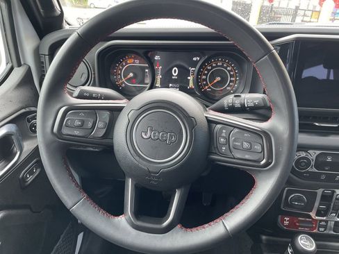 Used 2024 Jeep Wrangler Unlimited Rubicon AWD/4WD image 16