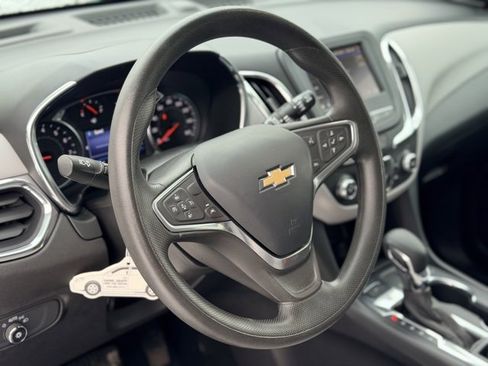 Used 2023 Chevrolet Equinox LT image 8