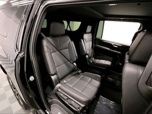 Used 2025 Chevrolet Suburban RST w/ Comfort Package AWD/4WD image 26