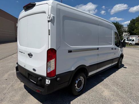Used 2019 Ford Transit 250 148 Medium Roof RWD image 4