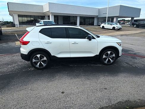 Used 2025 Volvo XC40 B5 Plus w/ Protection Package Premier AWD/4WD image 4