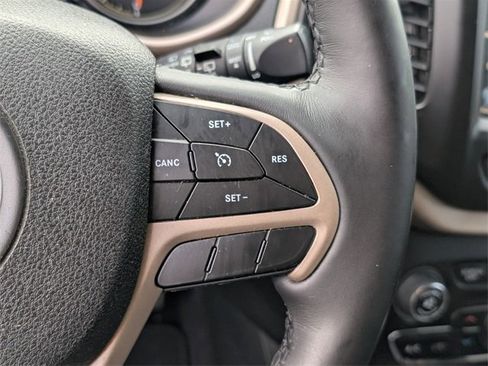 Used 2018 Jeep Cherokee Limited w/ Luxury Group image 28