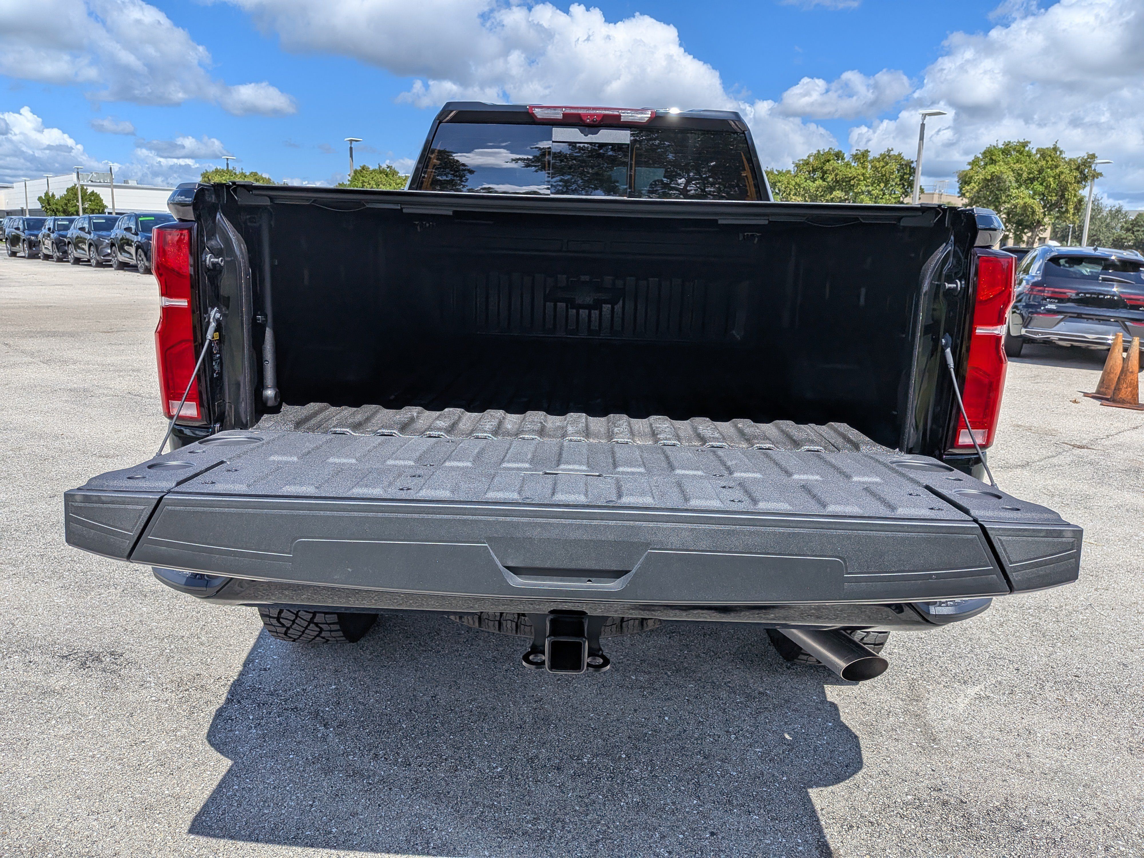 Used 2025 Chevrolet Silverado 2500 ZR2 w/ Technology Package AWD/4WD image 13