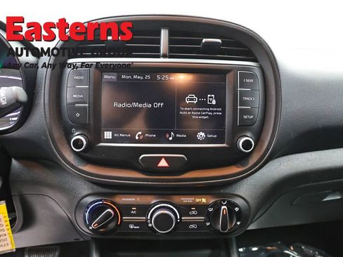 Used 2023 Kia Soul LX w/ LX Technology Package FWD image 12