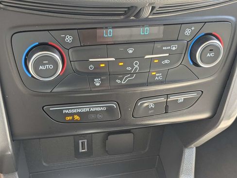 Used 2017 Ford Escape SE w/ Equipment Group 201A FWD image 23