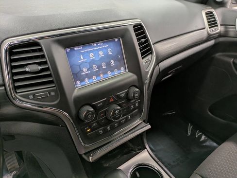 Used 2021 Jeep Grand Cherokee Laredo image 11