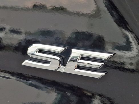 Used 2025 Toyota Camry SE FWD image 29