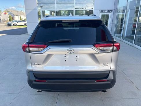 Used 2020 Toyota RAV4 XLE AWD/4WD image 6