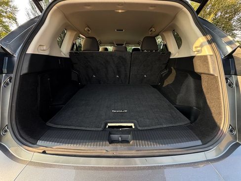 Used 2025 Nissan Rogue SV FWD image 10