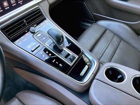 Used 2022 Porsche Panamera 4S w/ Premium Package image 16