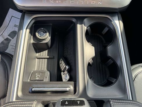 Used 2025 Ford Expedition Platinum AWD/4WD image 48