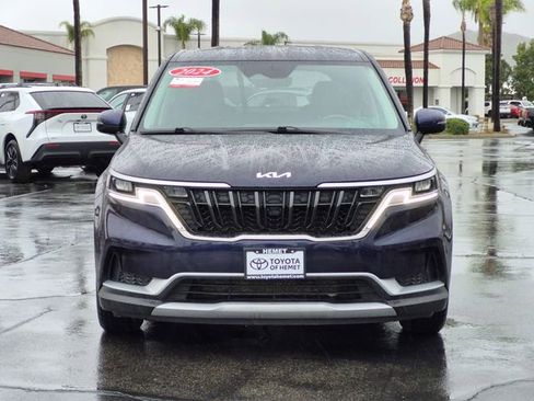 Used 2024 Kia Carnival LX image 2