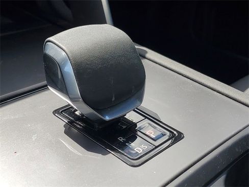 Certified 2025 Land Rover Discovery Sport Dynamic SE image 34