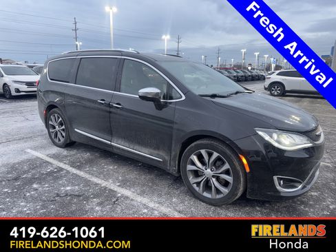 Used 2020 Chrysler Pacifica Limited w/ Tire & Wheel Group image 8