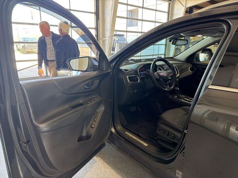 Used 2020 Chevrolet Equinox Premier w/ LPO, Floor Liner Package image 5