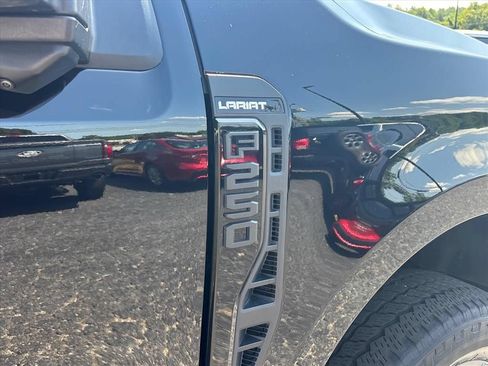 Used 2023 Ford F250 Lariat w/ Lariat Ultimate Package AWD/4WD image 12