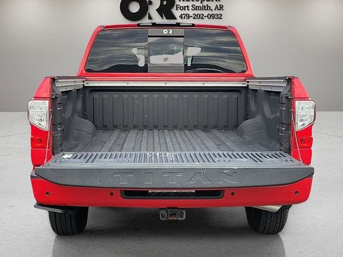 Used 2024 Nissan Titan SV w/ SV Convenience Package AWD/4WD image 8