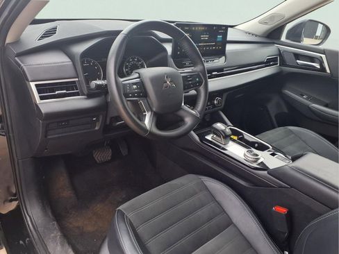 Used 2025 Mitsubishi Outlander SE FWD image 7