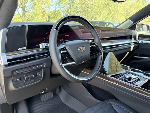 New 2026 Cadillac Escalade ESV Platinum Luxury w/ LPO, Floor Liner Package AWD/4WD image 35