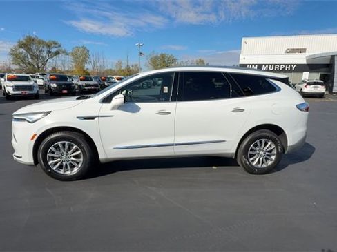 Used 2023 Buick Enclave Essence image 5