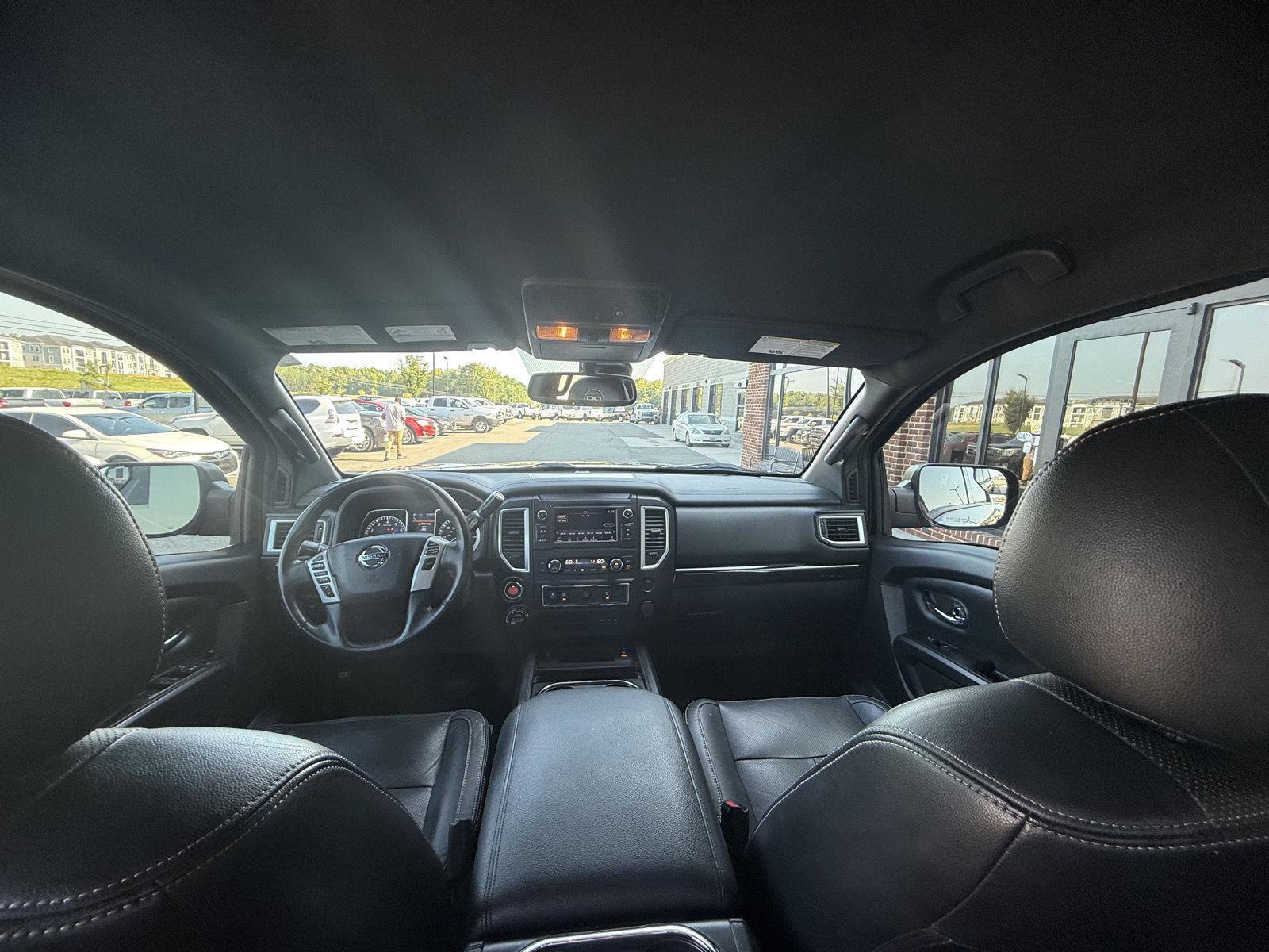 Used 2019 Nissan Titan SV w/ SV Convenience Package AWD/4WD image 4