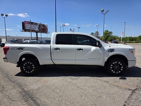Used 2019 Nissan Titan PRO-4X w/ Pro-4x Convenience Package AWD/4WD image 4
