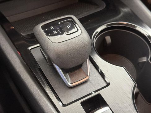 Used 2024 Nissan Rogue SV image 15