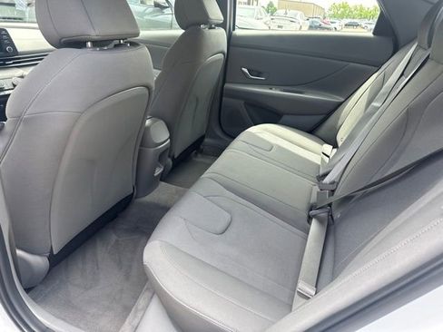 Used 2025 Hyundai Elantra SE w/ Cargo Package FWD image 11