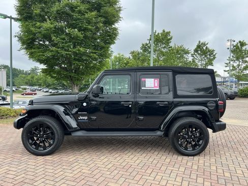Used 2023 Jeep Wrangler Unlimited Sahara w/ Cold Weather Group AWD/4WD image 9