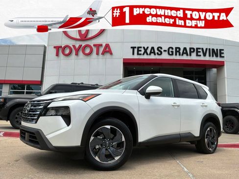 Used 2025 Nissan Rogue SV FWD image 1