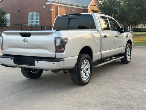 Used 2019 Nissan Titan SV w/ SV Convenience Package AWD/4WD image 5