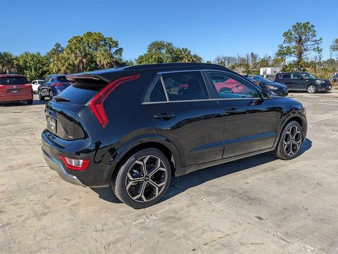 Certified 2024 Kia Niro EX Touring image 9