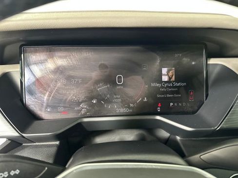 Used 2024 GMC Acadia Elevation w/ Luxury Package image 17