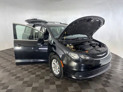 Used 2020 Chrysler Voyager Lxi FWD image 31